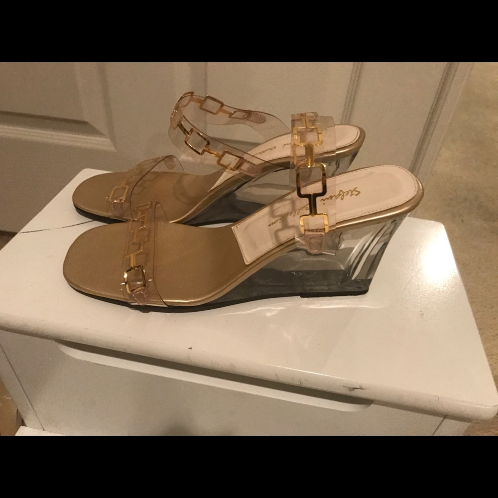 Shoes - Picture 2 of 3